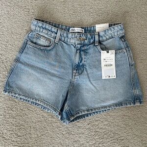NWT Zara Mom Fit Mid Rise Denim Shorts (Size 4)